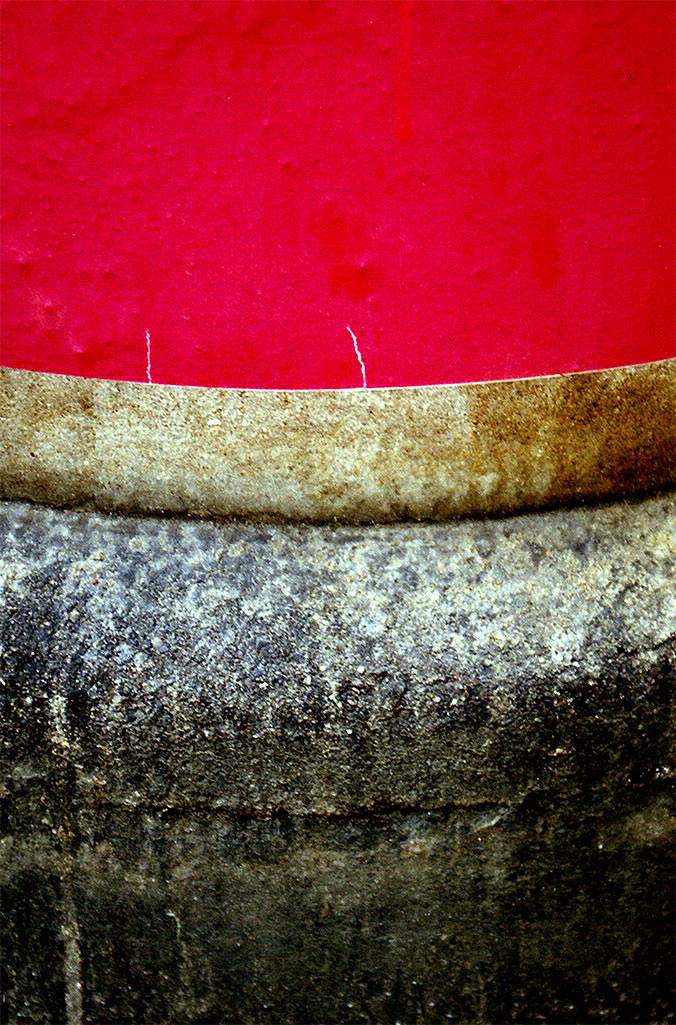 Sockel Litfasssäule mit roter Werbung (c110_04a) · 06/2003
